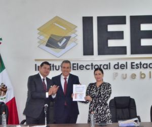 Alejandro Armenta se registra como candidato a la gubernatura en Puebla