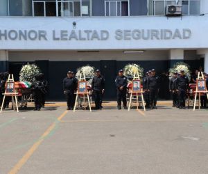 Rinden homenaje a policías que perdieron la vida en el cumplimiento de su deber en Chignahuapan